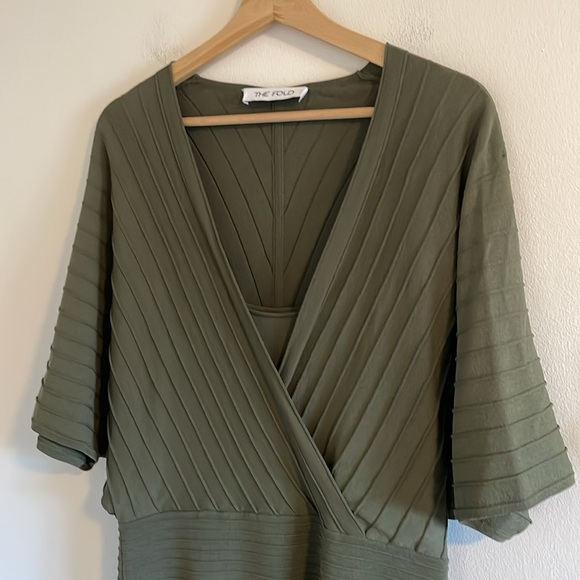 The Fold London Midi Pleated Dress Women’s Size Large Stretch Olive‎ Green - Picture 2 of 8